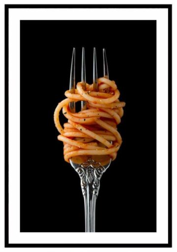 gaffel inlindad i spagetti tavla